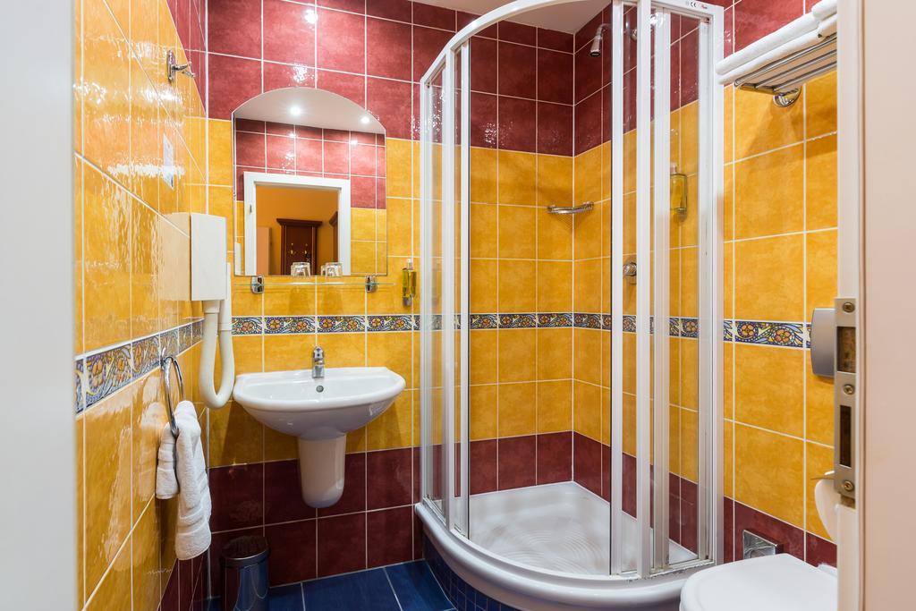 Single Room,537413730:JPEG